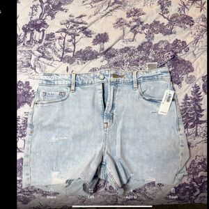 Old Navy Size 6 Light Blue Destroyed Denim Shorts With Tags